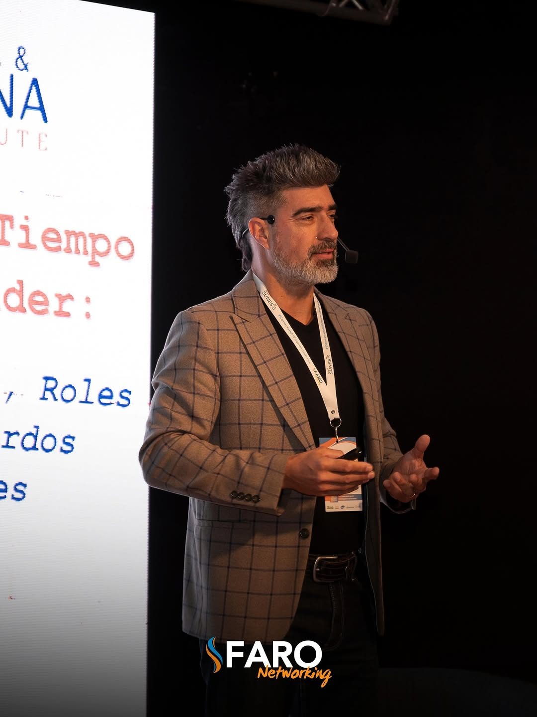 FARO Networking — speaker exponiendo en el plenario del evento regional