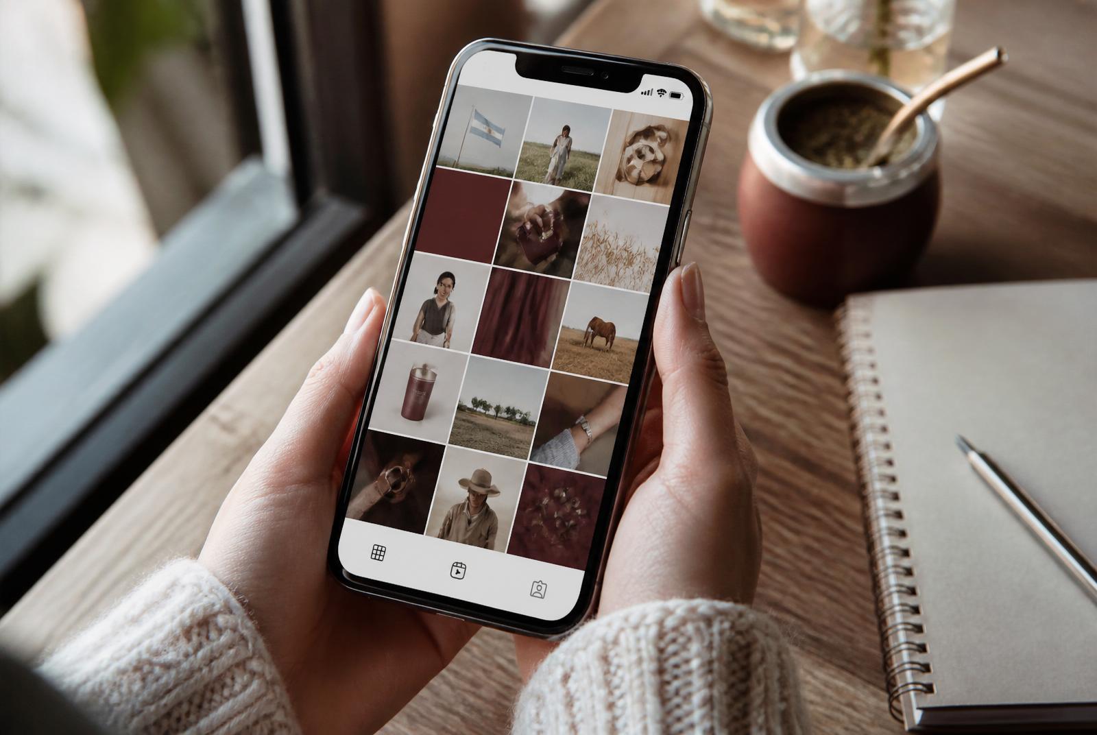 Persona revisando un feed de Instagram con estética editorial argentina.